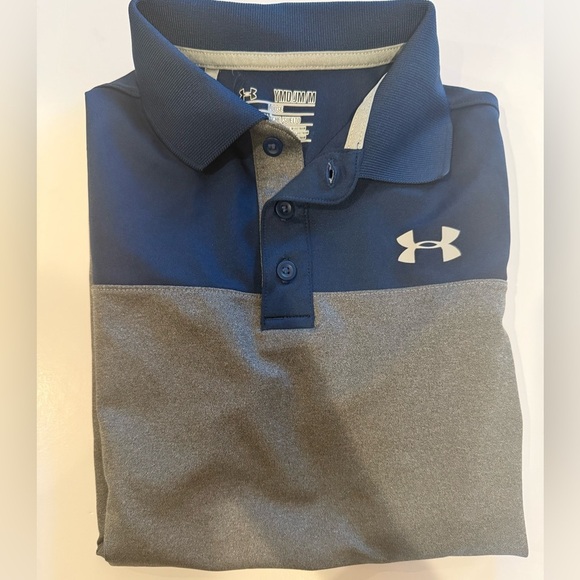 Under Armour Button Down with Shorts - Picture 3 of 9